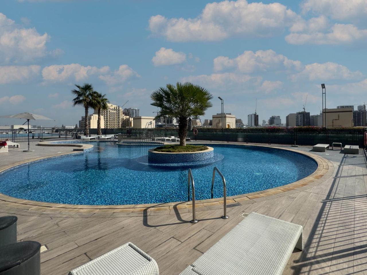 Apartment Stylish Living In The Heart Of Jvc