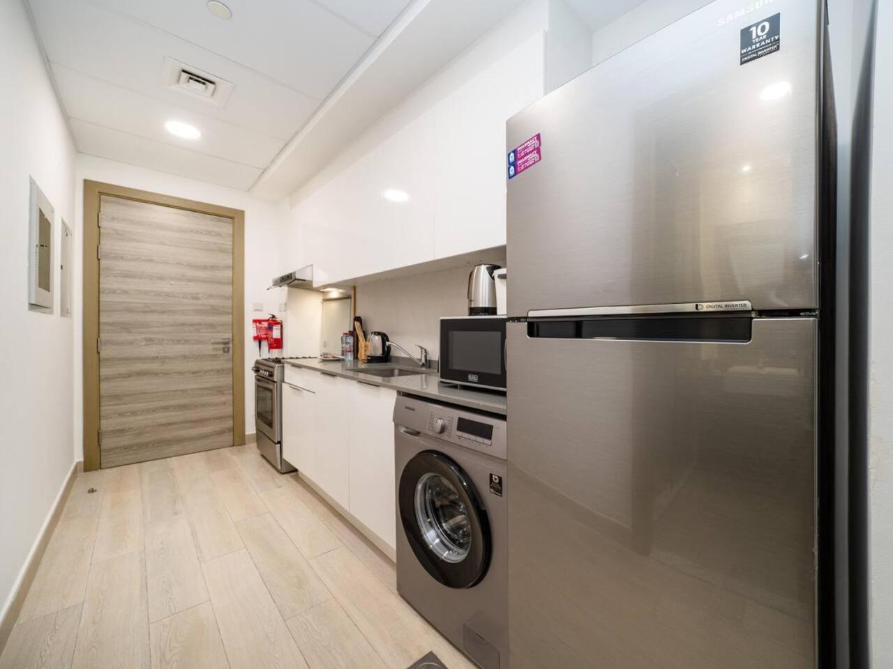 Apartment Stylish Living In The Heart Of Jvc