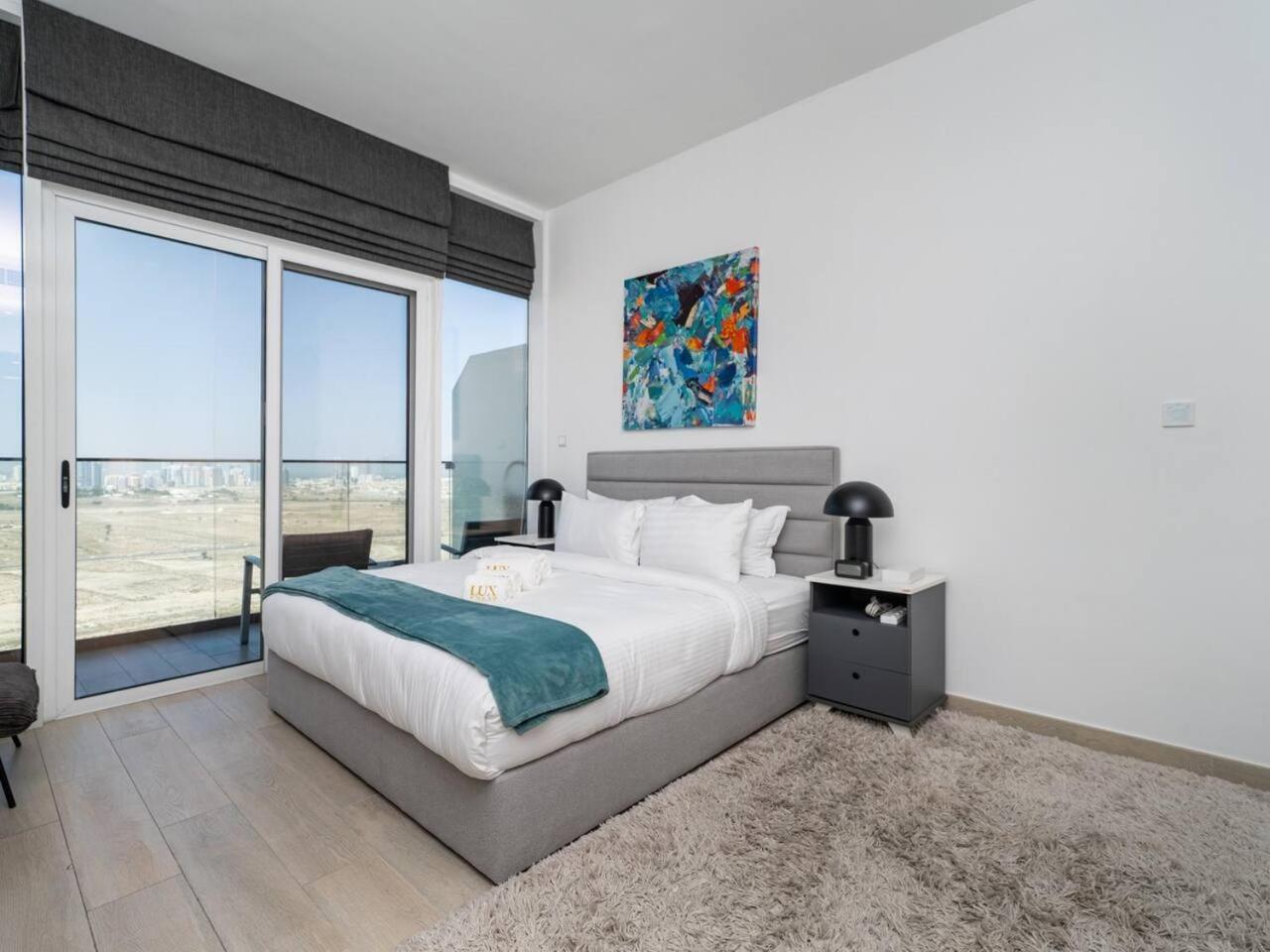 Apartment Stylish Living In The Heart Of Jvc *